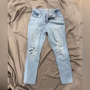 Women's Levi’s Light Blue Distressed Jeans